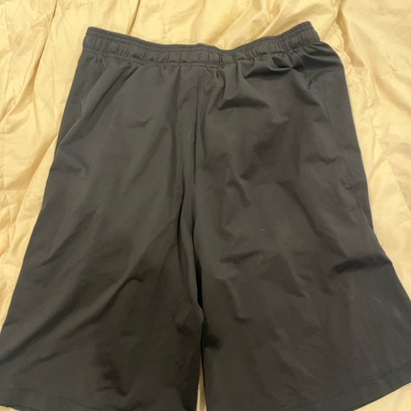 Nike Black Iona Gaels Men's Shorts - Picture 2 of 3